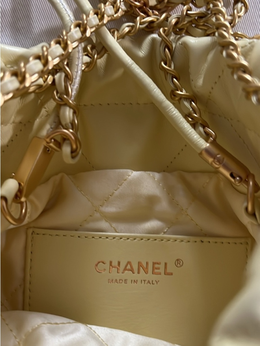 CHANEL Cream Quilted Leather Drawstring Shoulder Bag with Gold Chain
